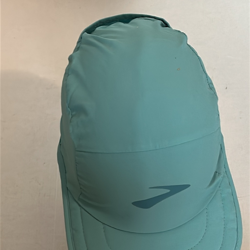 Brooks lightweight Packable hat - Picture 3 of 10